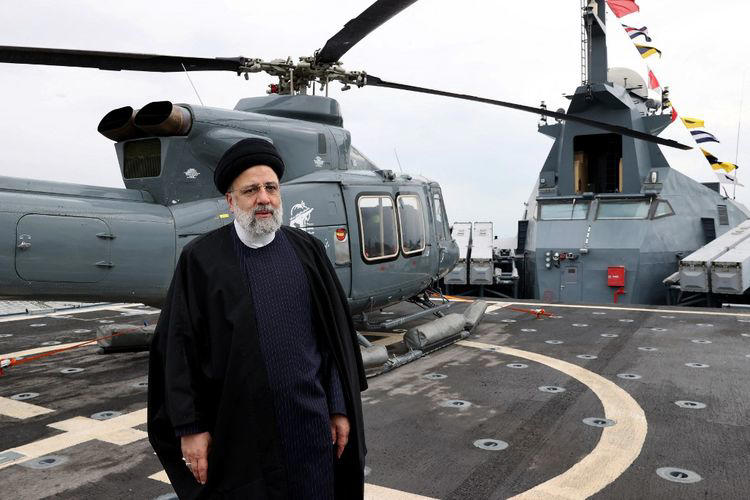 Pada Senin (20/5/2024), televisi pemerintah Iran melaporkan bahwa puing-puing helikopter yang membawa Presiden Ebrahim Raisi telah ditemukan. Namun (Sumber foto; Kompas)