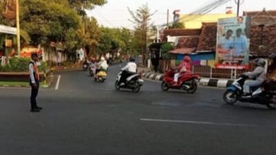 Keramaian kendaraan yang melintas di Simpang Godi sering mengakibatkan kemacetan, kondisi tersebut biasanya terjadi di pagi hari ketika pada (Jurnalindo.com)